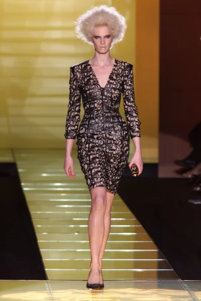 Look 11